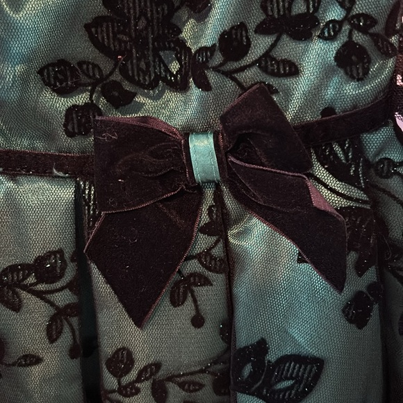 Green and black lace holiday toddler dress 2t - Picture 2 of 8